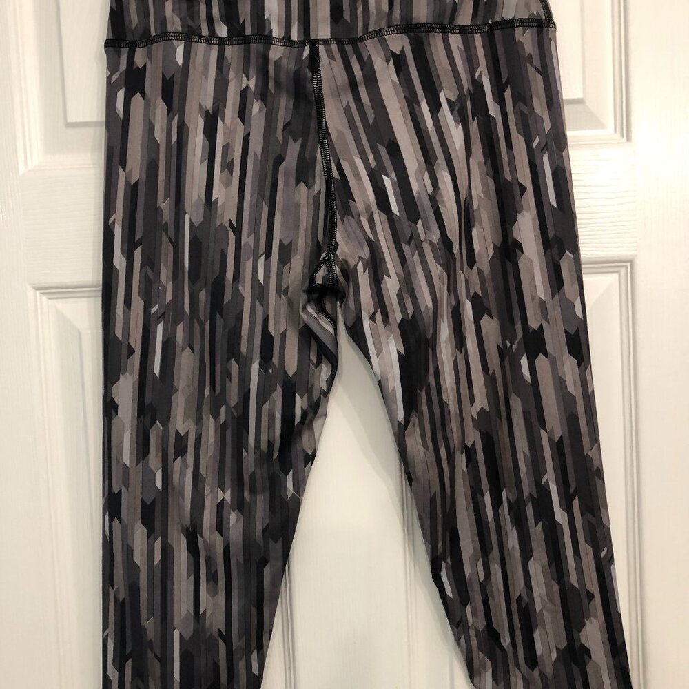 MARIKA LEGGINGS SIZE L NEW!